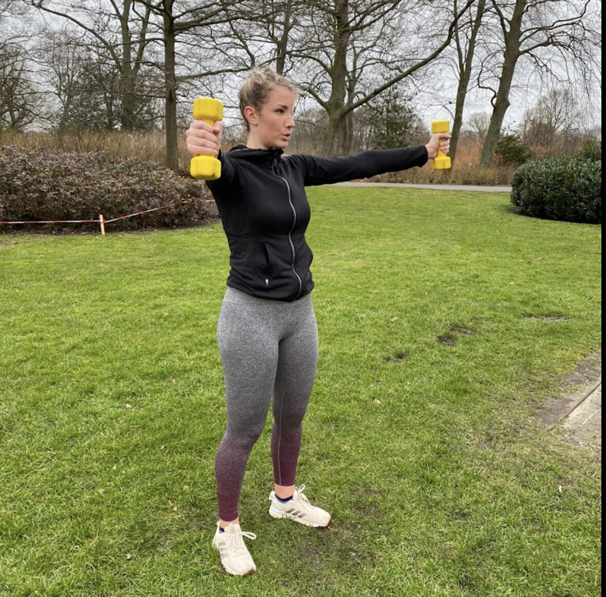 Krachttraining met dumbbells voor vrouwen